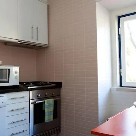 Bright In Lisbon, 70 Sqm Near Center Apartment