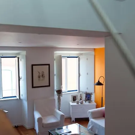Apartment Bright In Lisbon, 70 Sqm Near Center Lisbon